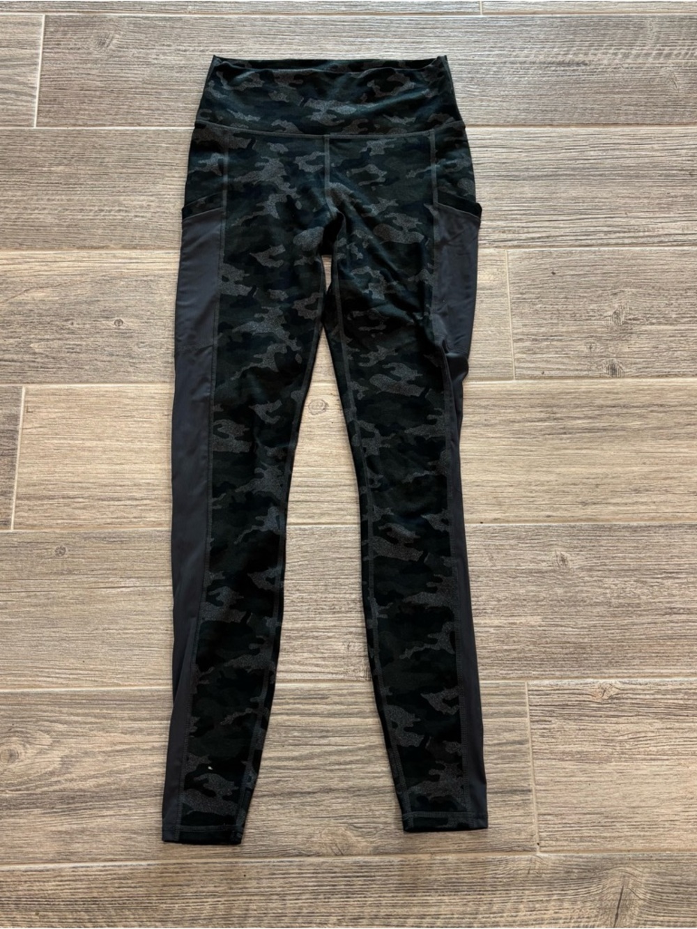 Women’s Camo Fabletics Leggings with Pockets Size Small